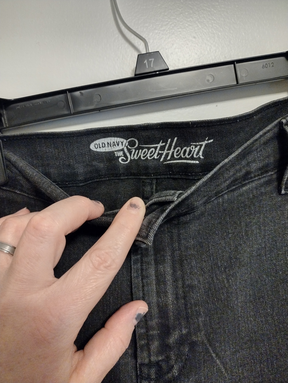 Old Navy Black Skinny Jeans for Women - Picture 2 of 4